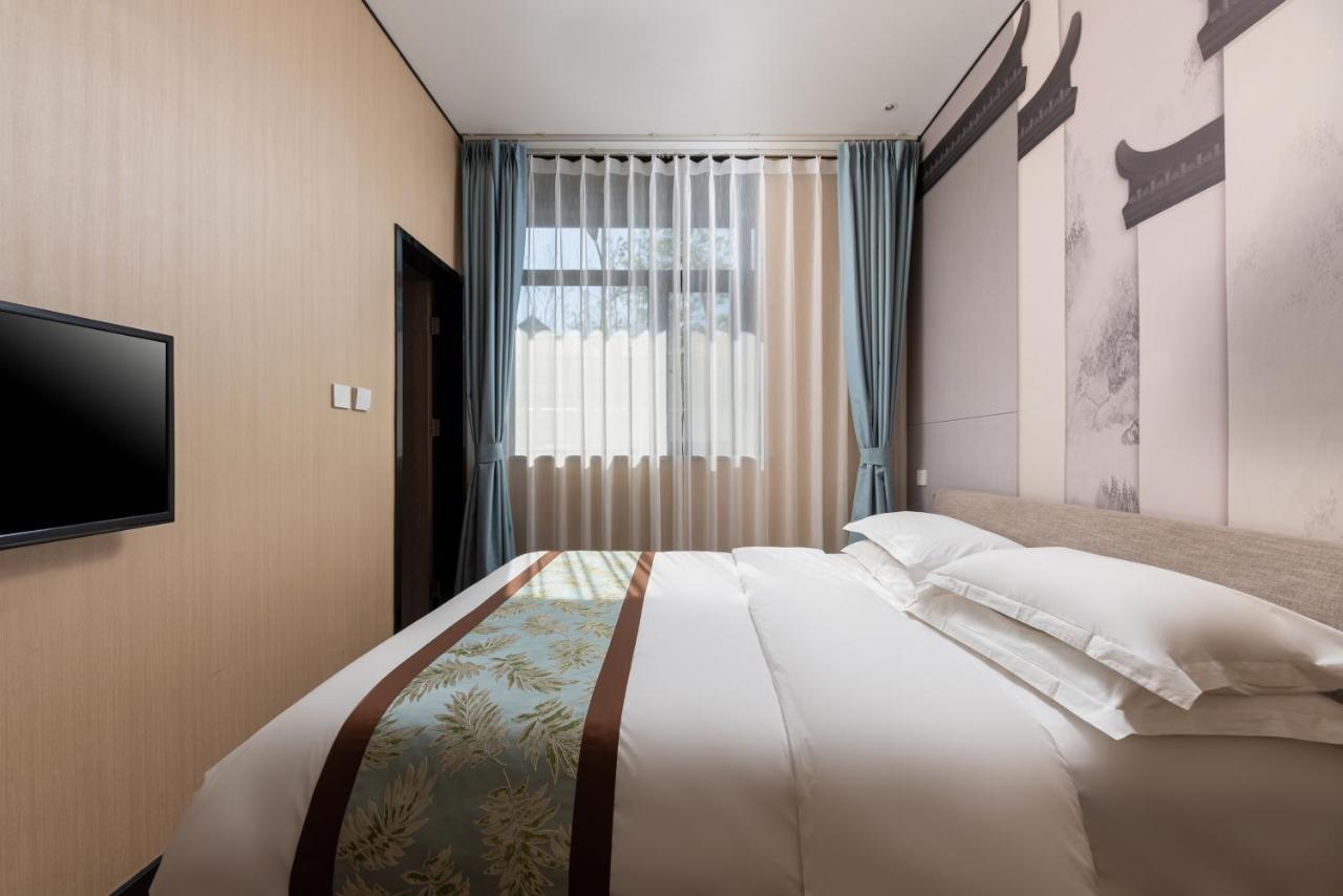 East Sacred Hotel ᴸᴱo---Foreign Accept---Tourism Service English-Speaking 丨 Near Tiananmen Forbidden City丨very Close To Metro Zhangzizhong And Beixinqiao 丨european Foot Ball English丨free Advance Tickets And Laundry Drying Service Coffee Snacks Pequim Exterior foto