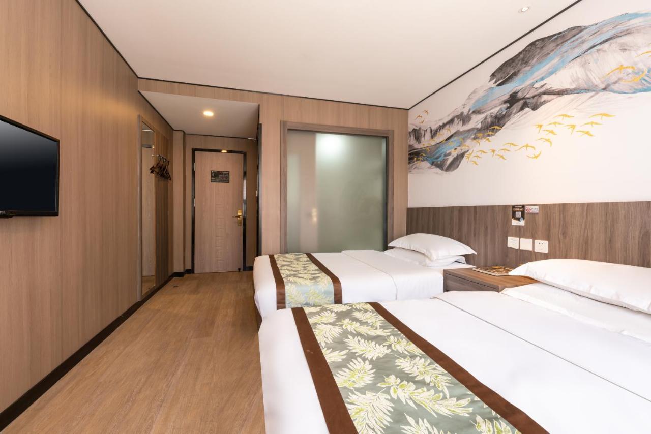 East Sacred Hotel ᴸᴱo---Foreign Accept---Tourism Service English-Speaking 丨 Near Tiananmen Forbidden City丨very Close To Metro Zhangzizhong And Beixinqiao 丨european Foot Ball English丨free Advance Tickets And Laundry Drying Service Coffee Snacks Pequim Exterior foto