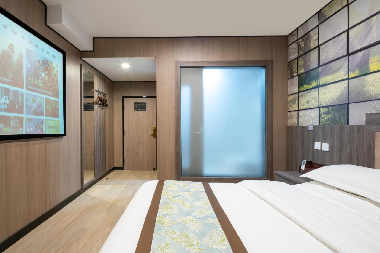 East Sacred Hotel ᴸᴱo---Foreign Accept---Tourism Service English-Speaking 丨 Near Tiananmen Forbidden City丨very Close To Metro Zhangzizhong And Beixinqiao 丨european Foot Ball English丨free Advance Tickets And Laundry Drying Service Coffee Snacks Pequim Exterior foto