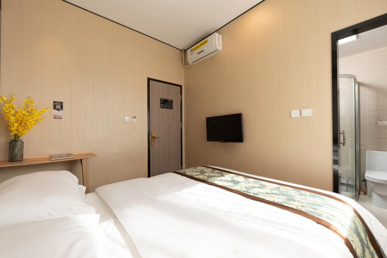 East Sacred Hotel ᴸᴱo---Foreign Accept---Tourism Service English-Speaking 丨 Near Tiananmen Forbidden City丨very Close To Metro Zhangzizhong And Beixinqiao 丨european Foot Ball English丨free Advance Tickets And Laundry Drying Service Coffee Snacks Pequim Exterior foto