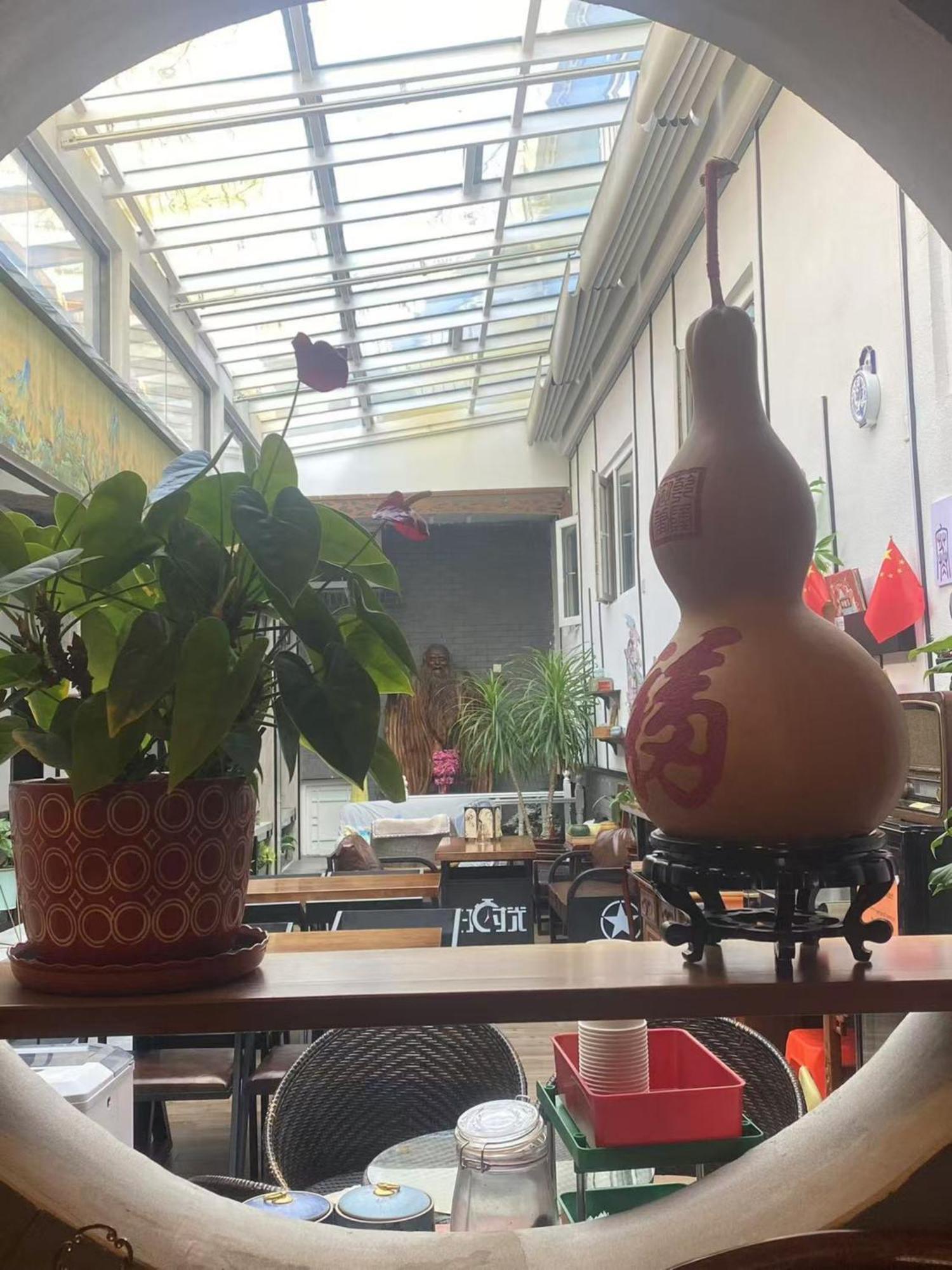 East Sacred Hotel ᴸᴱo---Foreign Accept---Tourism Service English-Speaking 丨 Near Tiananmen Forbidden City丨very Close To Metro Zhangzizhong And Beixinqiao 丨european Foot Ball English丨free Advance Tickets And Laundry Drying Service Coffee Snacks Pequim Exterior foto
