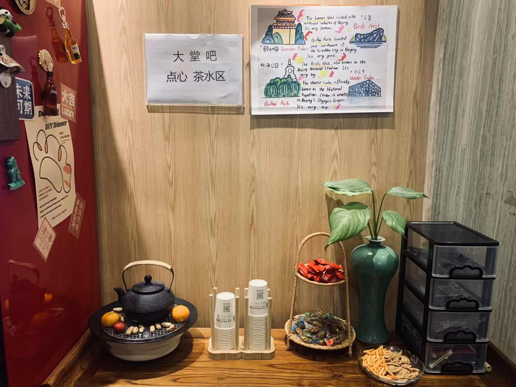 East Sacred Hotel ᴸᴱo---Foreign Accept---Tourism Service English-Speaking 丨 Near Tiananmen Forbidden City丨very Close To Metro Zhangzizhong And Beixinqiao 丨european Foot Ball English丨free Advance Tickets And Laundry Drying Service Coffee Snacks Pequim Exterior foto